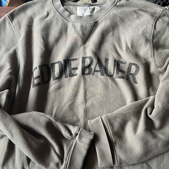 Eddie Bauer Medium Crewneck Sweatshirt - Picture 2 of 3